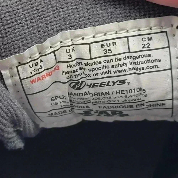 Cool! Heelys Star Wars Mandalorian Black Skater Shoe Sneakers Size 4 Yth - Picture 6 of 12